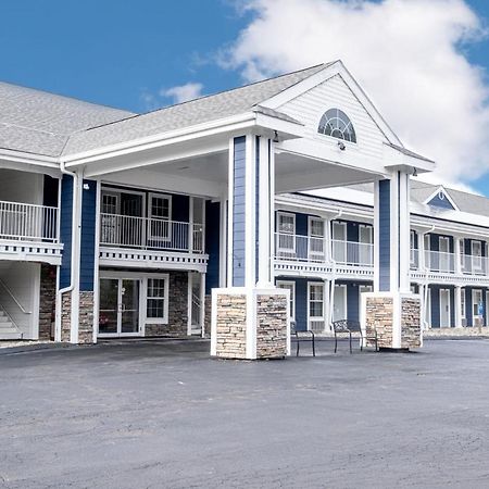 Hilltop Inn & Suites, Near Foxwoods Casino North Stonington Exterior photo