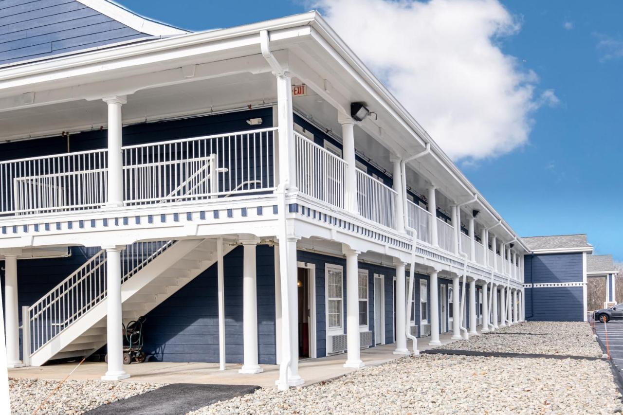 Hilltop Inn & Suites, Near Foxwoods Casino North Stonington Exterior photo