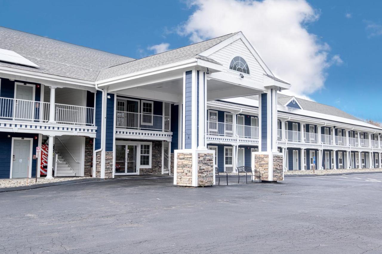 Hilltop Inn & Suites, Near Foxwoods Casino North Stonington Exterior photo
